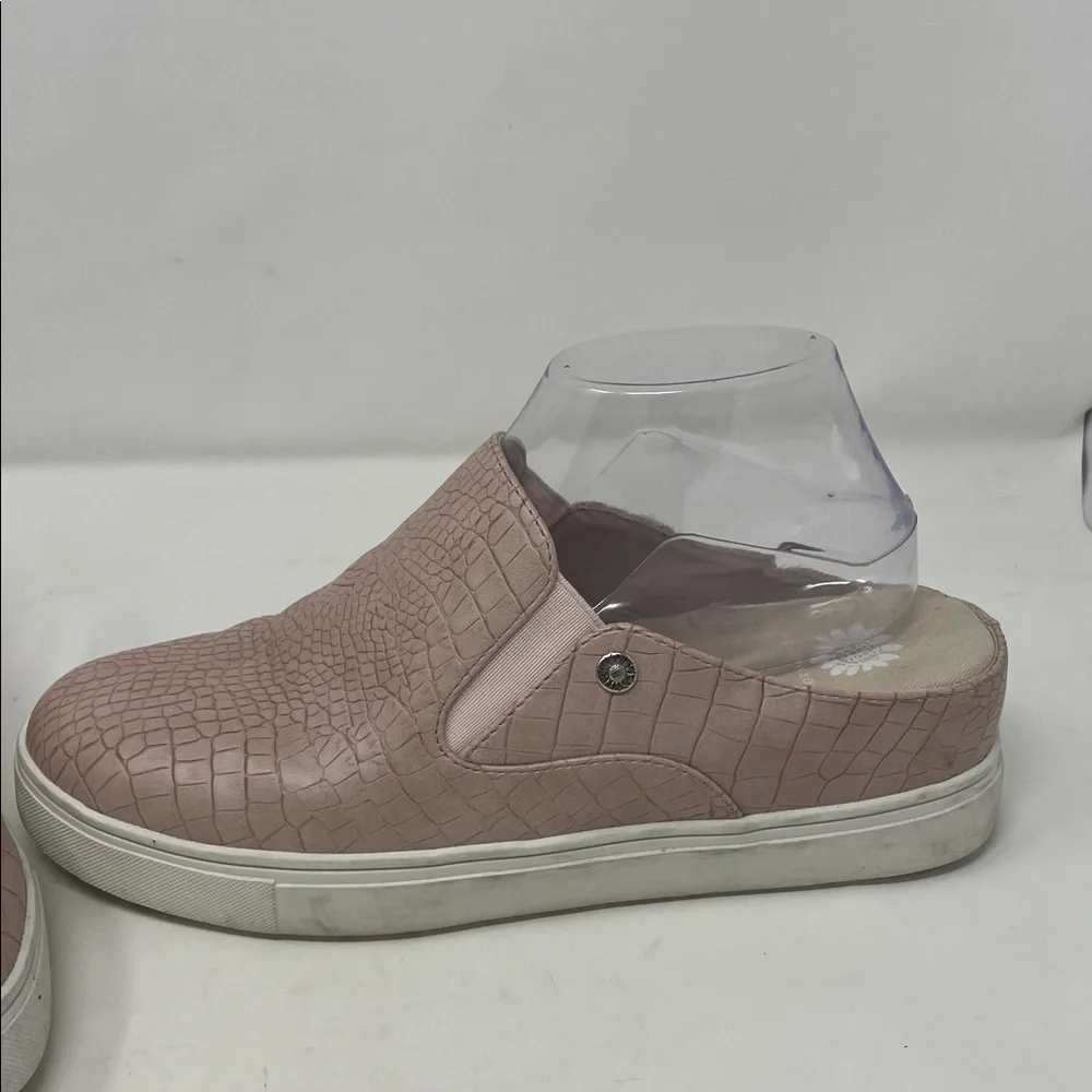 Yellow Box Pink Faux Croc-Embossed Slip-On Sneakers Size 9 Excellent Condition